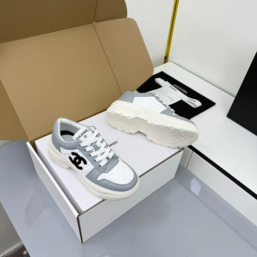 👟👟Ex-factory price 620👟👟 Chanel bread shoes ~ original calfskin panda shoes Chanel 25C latest hot style panda black and white sports shoes casual sneakers Xiaoxiang hot item classic black and white panda color coco girls must pay Fabric: original custom mixed sheepskin lining: original imported breathable mesh lining outsole: Original molded rubber + TPU combination Size: Women's 35-41